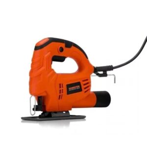 Sierra caladora Hamilton HCA001 - Motor eléctrico brushed de alta performance - Tensión nominal: 220V – 240V - Frecuencia: 50/60 Hz - Potencia: 400W – Largo de carrera: 18 mm. - Carreras por minuto: 3000 RPM - Corte en ángulo: 0º a 45º - Interruptor On-OFF con sistema de bloqueo - Base metálica - Protector de hoja de sierra - Guía de hoja de sierra - Sistema de cambio de sierra con llave hexagonal - Mango antideslizante - Cable VDE: 2 metros - Accesorios incluidos: - Llave hexagonal - Tubo-Adaptador para recolector